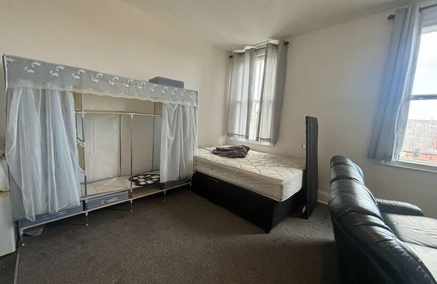Flat 4, 7 Cromwell Terrace, Scarborough - Photo 1
