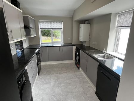 3 bedroom semi-detached house to rent - Photo 4