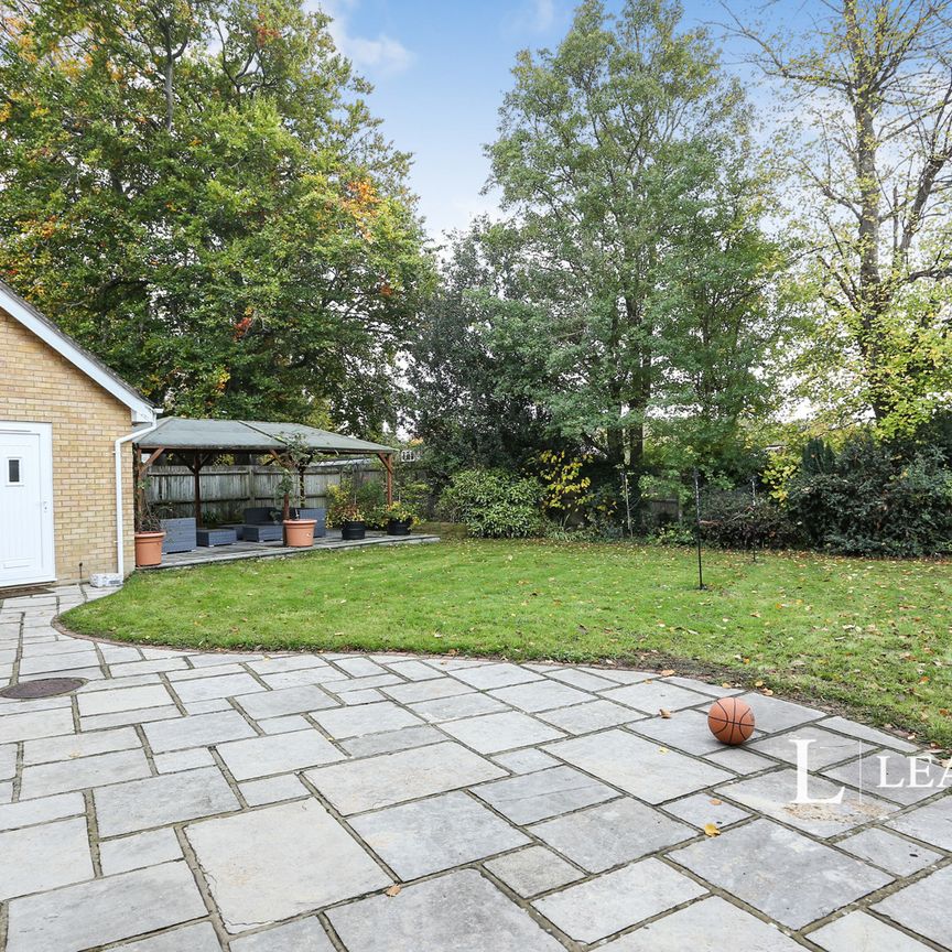 4 bedroom house to rent Holywell Close, Orpington, BR6 - Photo 1