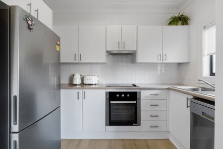 8/96 Curlewis Street, Bondi Beach NSW 2026 - Apartment For Rent | Domain - Photo 2