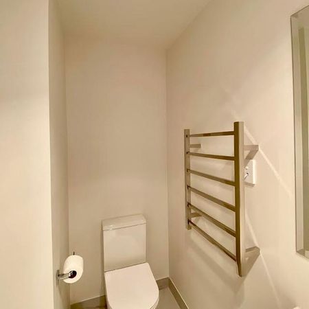 Modern 4 bedroom townhouse in prime Mt Wellington location! - Photo 2