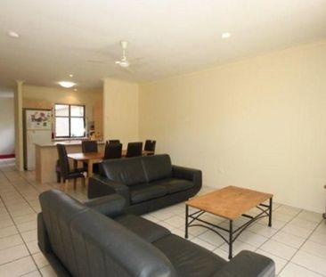 Centrally Located Upper Coomera Home - Photo 5