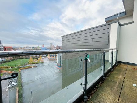 1 bedroom Flat To Let - Photo 4