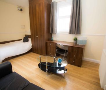 Flat 4, 63 BRUDENELL ROAD Leeds - LS6 1HA - Photo 1