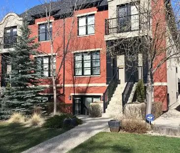 Cozy 3 bedroom furnished house close to DT | 2 - 1918 27 Street Southwest, Calgary - Photo 1