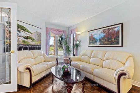 Detached Home For Lease | W9251835 - Photo 2