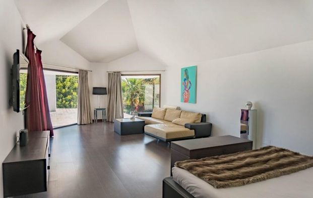 Villa Ribalta, Luxury Beachfront Villa to Rent in El Rosario, Marbella - Photo 1