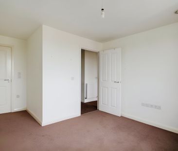 2 bed flat to rent in Bath Road, Hounslow, TW3 - Photo 2