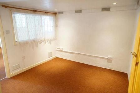 1 bedroom ground floor flat to rent - Photo 2