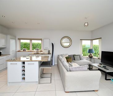 44b Braniel Road, Lisburn, BT27 5JJ - Photo 2