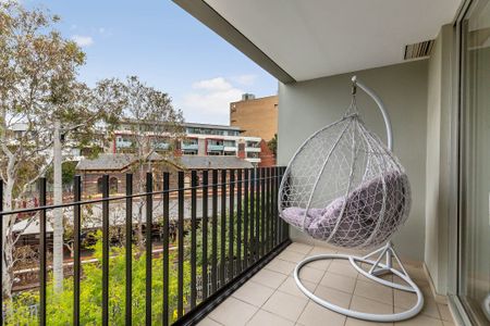 Fully Furnished Apartment in the heart of Chapel Street! - Photo 2