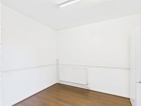 3 Bedroom - Photo 4