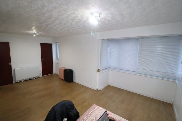 Cameron Close - Brentwood, Property for rent - Photo 1