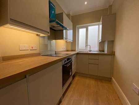 Neville Court, Avenue Road, Stratford-upon-avon, CV37 - Photo 4