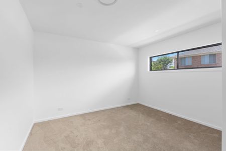 Modern Coastal Living: Stylish Cul-de-Sac Retreat with Ocean Views! - Photo 3