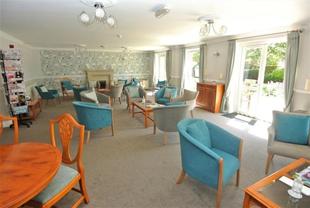 Addlestone Park, Addlestone, Surrey, KT15 - Photo 1