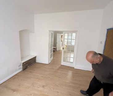 3 bedroom terraced house to rent - Photo 2