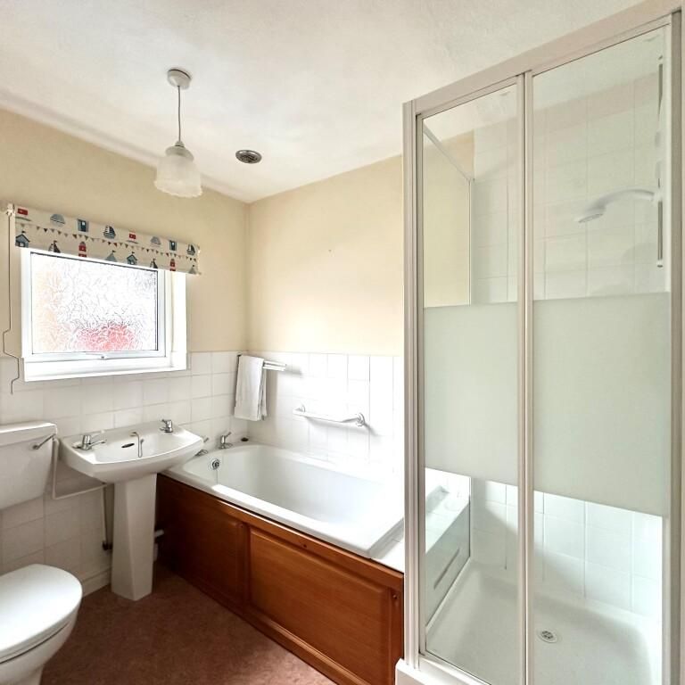 2 bedroom bungalow to rent - Photo 1