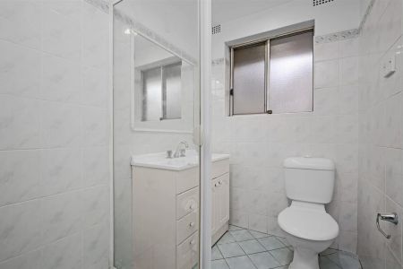 Well-Presented Two-Bedroom Apartment in a Peaceful Setting - Photo 5