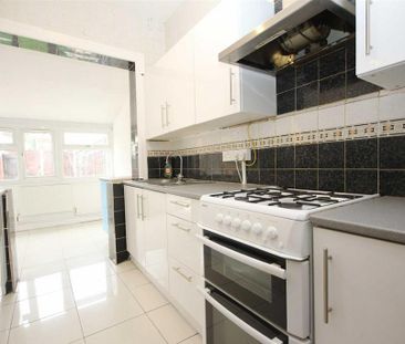 3 bedroom terraced house to rent - Photo 2