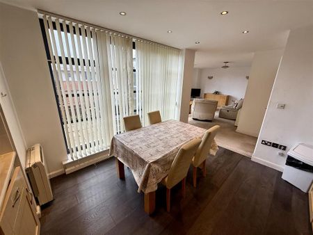 3 bedroom penthouse to rent - Photo 2