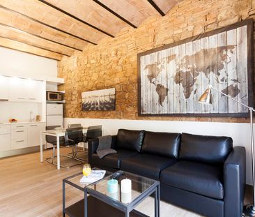 Bright 2-Bedroom Apartment in the Heart of El Born - Photo 5