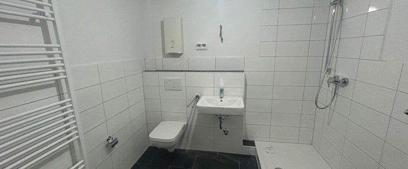 Geräumige 2,5-Zimmer-Wohnung mit renoviertem Bad (WBS) - Photo 1