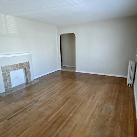 AVAIL FEB 1ST-Character Apt - 2nd Flr-Fir St & W 11th Ave- - Photo 4