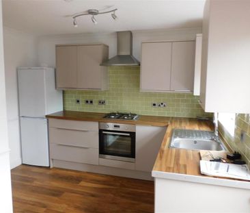 2 bedroom end of terrace house to rent - Photo 3