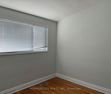 1068 Lawrence Avenue E - Photo 3