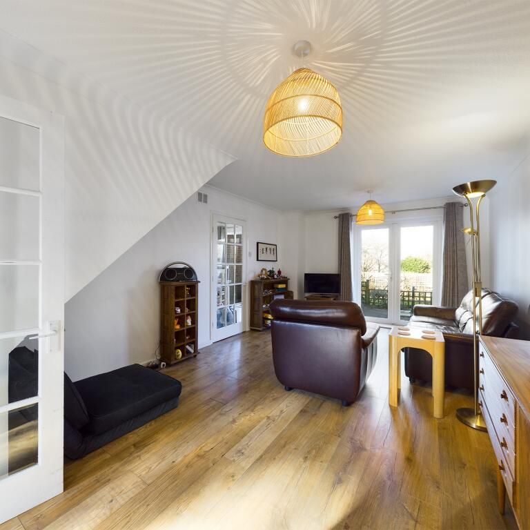 4 bedroom detached house to rent - Photo 1