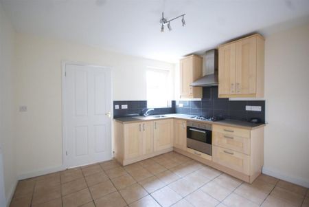 2 bedroom semi-detached house to rent - Photo 3