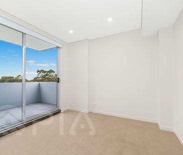 Large 1 Bedroom with Balcony and Sunshine. - Photo 4