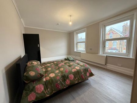 1 bedroom in a house share to rent - Photo 5
