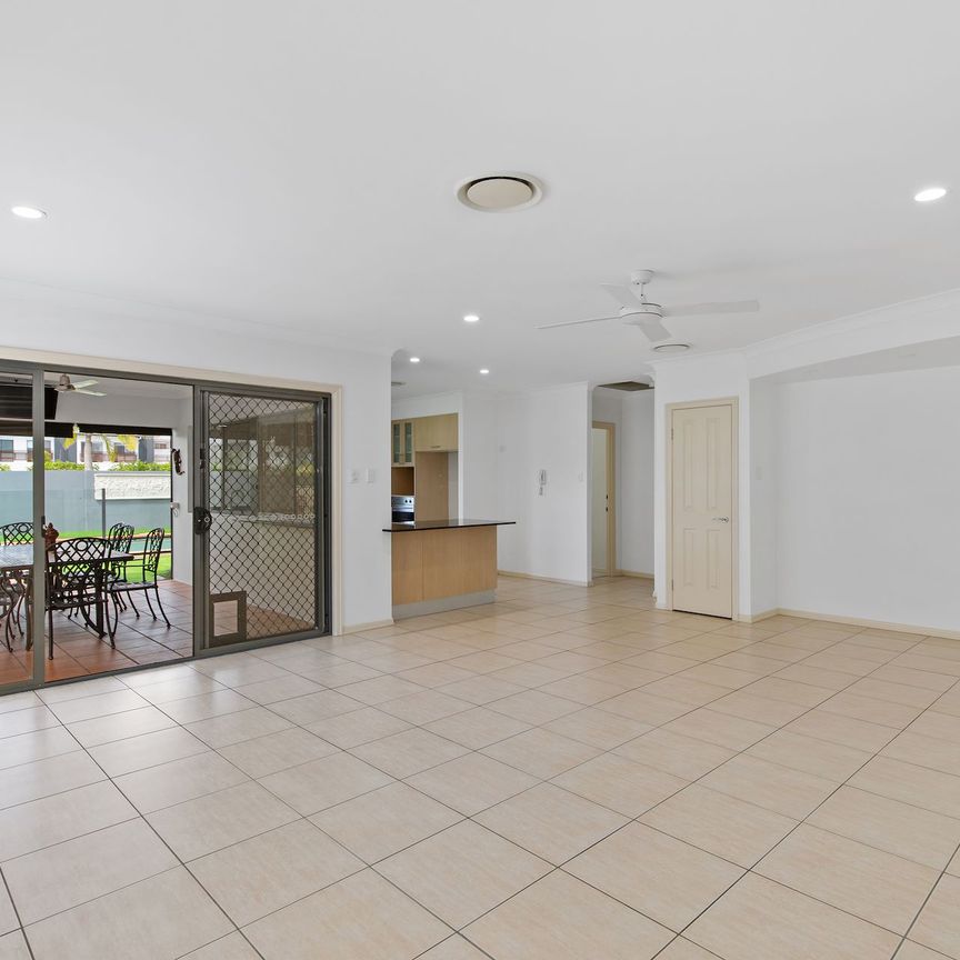 532 Oyster Cove Promenade, Helensvale. - Photo 1