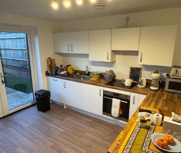 Room in a Shared House, Cheswick Village, BS7 - Photo 4