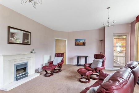 3 bedroom flat to rent - Photo 2