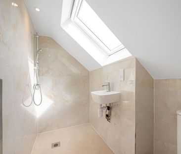 3 bedroom mews to rent - Photo 5