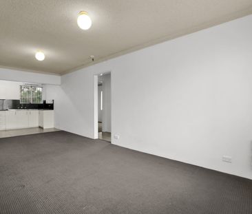 CENTRAL CBD, MASSIVE ENTERTAINING BALCONY! - Photo 1