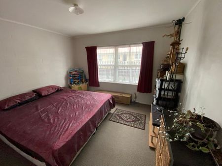 Two bedroom townhouse close to city - Photo 4