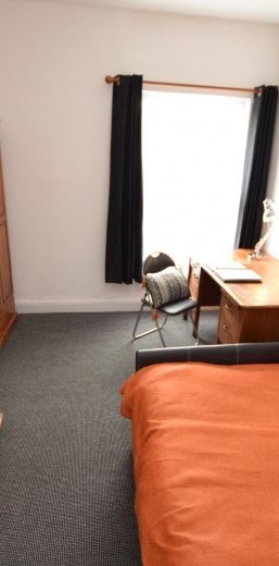 Room 4 - Photo 1