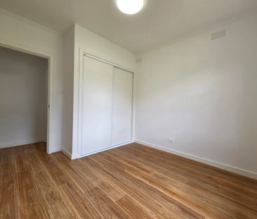 Renovated 3 bedroom home - Photo 6