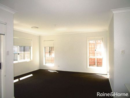 Spacious Family Living in Schofields - Photo 3