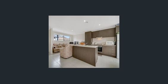 Ideally located Townhouse! - Photo 3