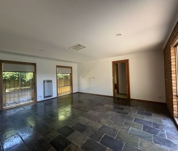 FAMILY HOME IN GREAT LOCATION - Photo 3