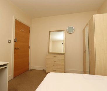 Room in a Shared Flat, Cedar Court, SE1 - Photo 6