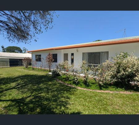 7 Royal Saxon Close, Mount Sheridan, Qld 4868 - Photo 3