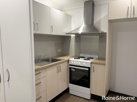 Modern Two-Bedroom Unit for Lease in the Heart of Wollongong! - Photo 2
