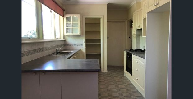 Three Bedroom Family Home - Photo 1