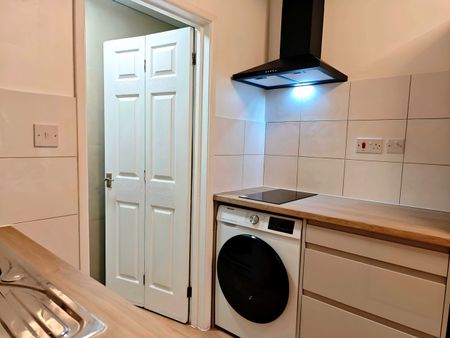 1 Bed Flat, Further Green Road, SE6 - Photo 5